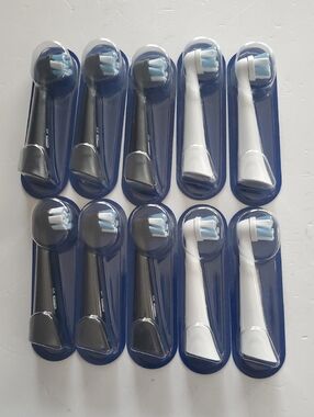 Oral B IO Replacement Electric Toothbrush Heads - Black & White (Pack of 10)